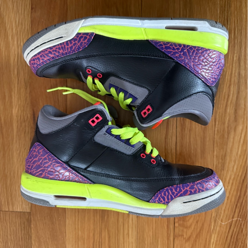 Jordan 3 Retro Black Atomic Red Volt - Youth 7/Womens 8.5